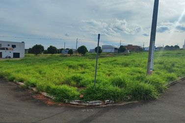 Terreno &agrave; venda - 165m&sup2; - Parque Residencial Metropolitano