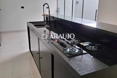 Casa &agrave; venda - 128m&sup2; - Jardim Cima