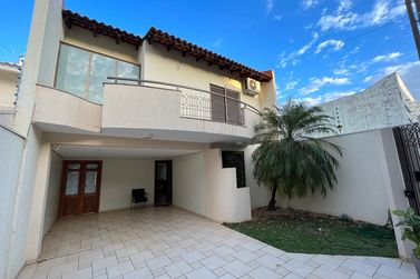 Sobrado &agrave; venda - 262m&sup2; - Zona Armaz&eacute;m