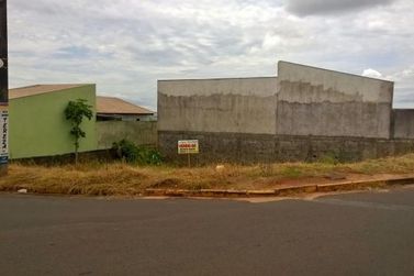 Terreno &agrave; venda - 310m&sup2; - Jardim San Martim