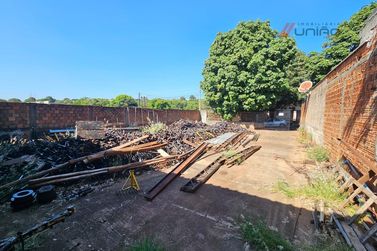 Terreno &agrave; venda - 270m&sup2; - Jardim Shangrila