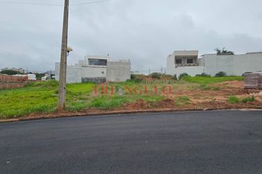 Terreno &agrave; venda - 221m&sup2; - ZONA V