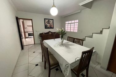 Casa &agrave; venda - 248m&sup2; - ZONA VII