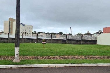 Terreno &agrave; venda - 610m&sup2; - Zona III