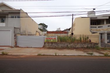 Terreno &agrave; venda - 490m&sup2; - Zona 2