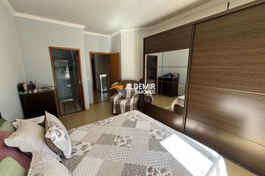 Sobrado &agrave; venda - 198m&sup2; - Zona 5