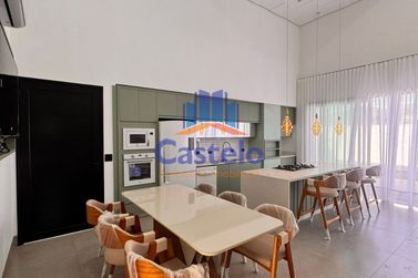 Casa &agrave; venda - 250m&sup2; - JARDIM BELVEDERE