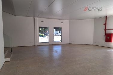 Sal&atilde;o Comercial para alugar - 243m&sup2; - Zona I
