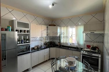 Sobrado &agrave; venda - 184m&sup2; - Zona 1-A