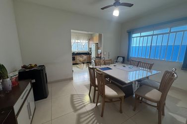 Sobrado &agrave; venda - 238m&sup2; - Zona 2