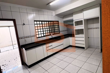 Sobrado &agrave; venda - 165m&sup2; - Jardim dos Pass&aacute;ros