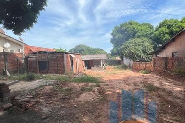 Terreno &agrave; venda - 245m&sup2; - Zona V