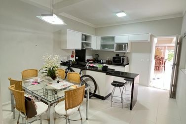 Sobrado &agrave; venda - 321m&sup2; - Zona VI