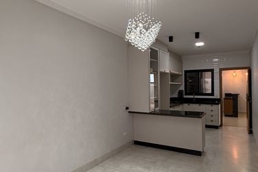 Casa &agrave; venda - 180m&sup2; - Jardim Para&iacute;so