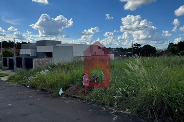 Terreno &agrave; venda - 136m&sup2; - Jardim Pimentel