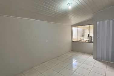 Casa para alugar - 324m&sup2; - ZONA V