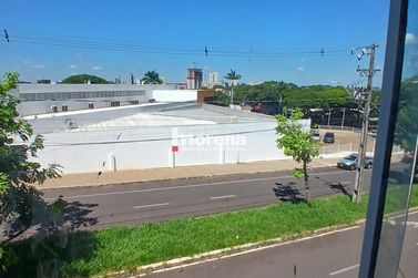 Sal&atilde;o Comercial para alugar - 350m&sup2; - Zona IV