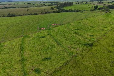 Ch&aacute;cara &agrave; venda - Ivat&eacute;