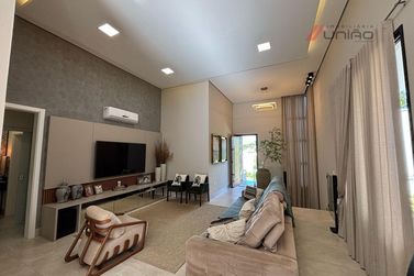 Casa &agrave; venda - 230m&sup2; - Conjunto Residencial Portal das &Aacute;guas