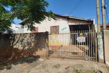 Terreno &agrave; venda - 330m&sup2; - PARQUE SAN REMO III