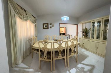 Casa para alugar - 241m&sup2; - Zona 1 A