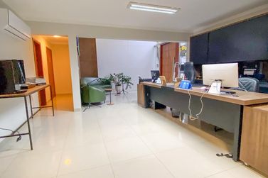 Sala Comercial &agrave; venda - 241m&sup2; - Zona I