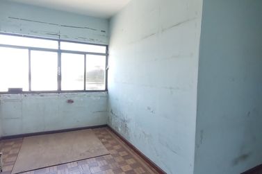 Sal&atilde;o Comercial para alugar - 150m&sup2; - Centro