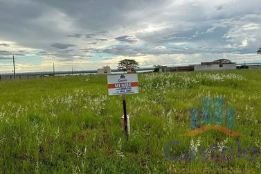 Terreno &agrave; venda - 270m&sup2; - Centro