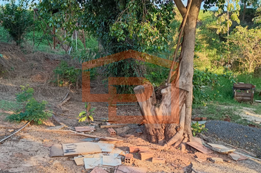 Terreno &agrave; venda - 198m&sup2; - &Aacute;rea Urbana