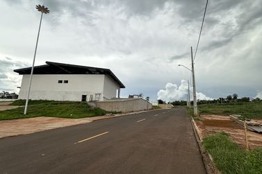 Terreno &agrave; venda - 300m&sup2; - Centro