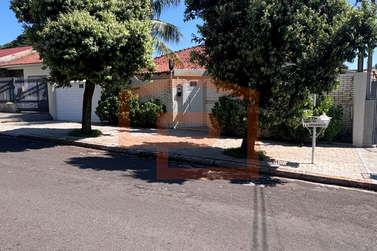 Casa &agrave; venda - 420m&sup2; - Zona I