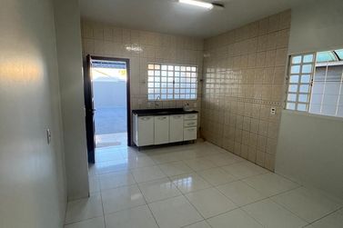 Casa para alugar - 100m&sup2; - Jardim Alphavile