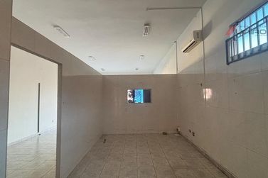 Sal&atilde;o Comercial para alugar - 76m&sup2; - Zona I
