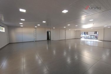 Sal&atilde;o Comercial para alugar - 240m&sup2; - Zona III