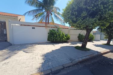 Casa &agrave; venda - 420m&sup2; - Zona I