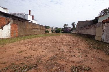 Terreno &agrave; venda - 1631m&sup2; - Zona 1