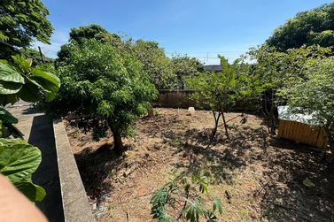 Terreno &agrave; venda - 275m&sup2; - Zona V