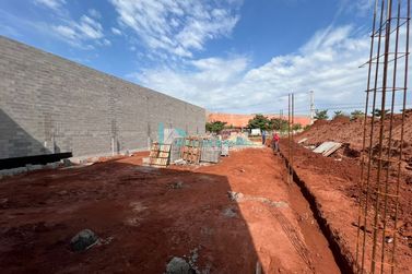 Sal&atilde;o Comercial &agrave; venda - 470m&sup2; - Zona III