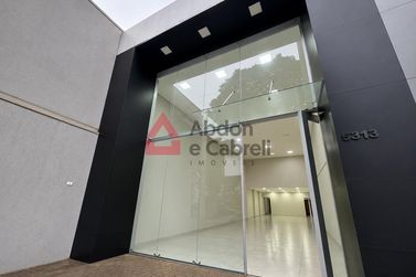 Sal&atilde;o Comercial para alugar - 800m&sup2; - Zona III