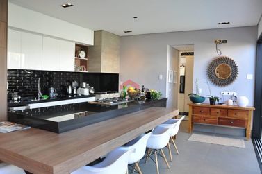 Sobrado &agrave; venda - 342m&sup2; - Conjunto Residencial Portal das &Aacute;guas