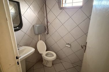 Sal&atilde;o Comercial para alugar - 300m&sup2; - Zona VII