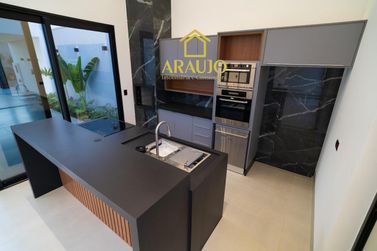 Casa &agrave; venda - 250m&sup2; - Zona VII