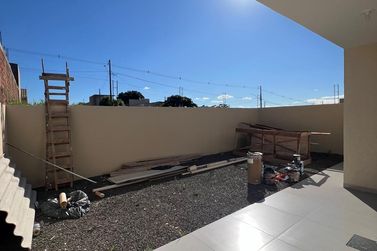Casa &agrave; venda - 200m&sup2; - Jardim Real