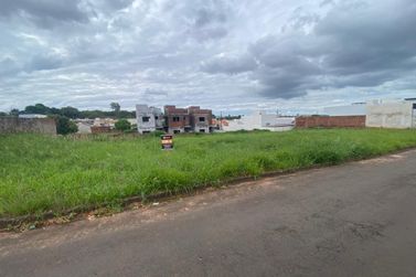 Terreno &agrave; venda - 765m&sup2; - Jardim Aeroporto III