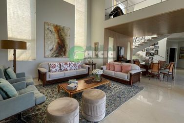 Casa &agrave; venda - 688m&sup2; - -