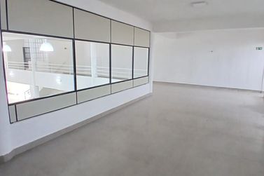 Sal&atilde;o Comercial para alugar - 800m&sup2; - Zona II