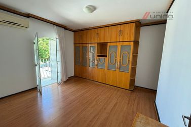 Casa &agrave; venda - 293m&sup2; - Zona Armazem