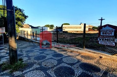 Terreno &agrave; venda - 1014m&sup2; - Zona I