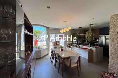 Casa &agrave; venda - 214m&sup2; - Recanto Tropical