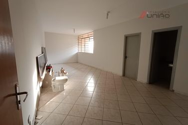 Sal&atilde;o Comercial para alugar - 880m&sup2; - Zona III